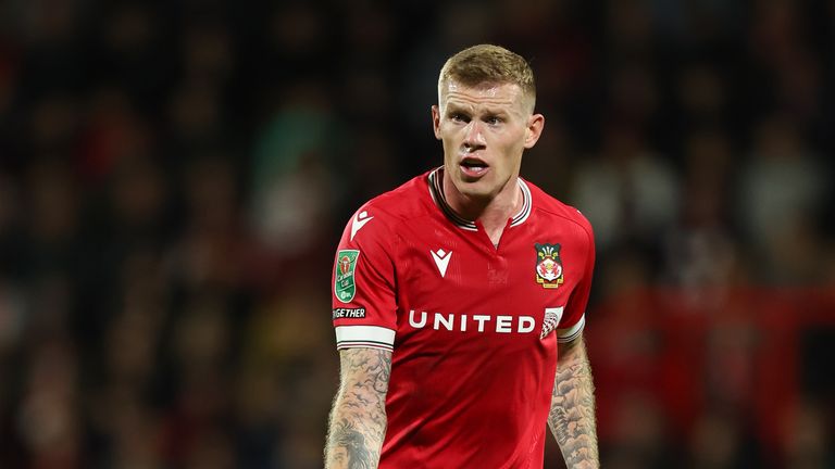 Wrexham mempertahankan rekor tak terkalahkan mereka di Liga Satu dengan hasil imbang di Bolton, dan James McClean tidak dapat menahan diri untuk tidak menyindir para penggemar tandang.