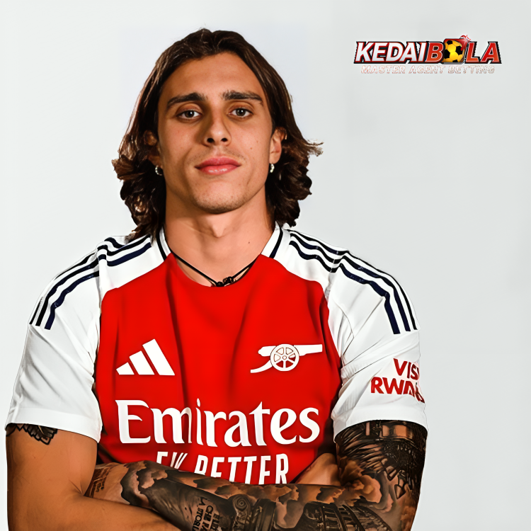 Riccardo Calafiori meninggalkan kamp timnas Italia dan akan diperiksa oleh tim medis Arsenal usai mengalami cedera kecelakaan kontra Prancis.