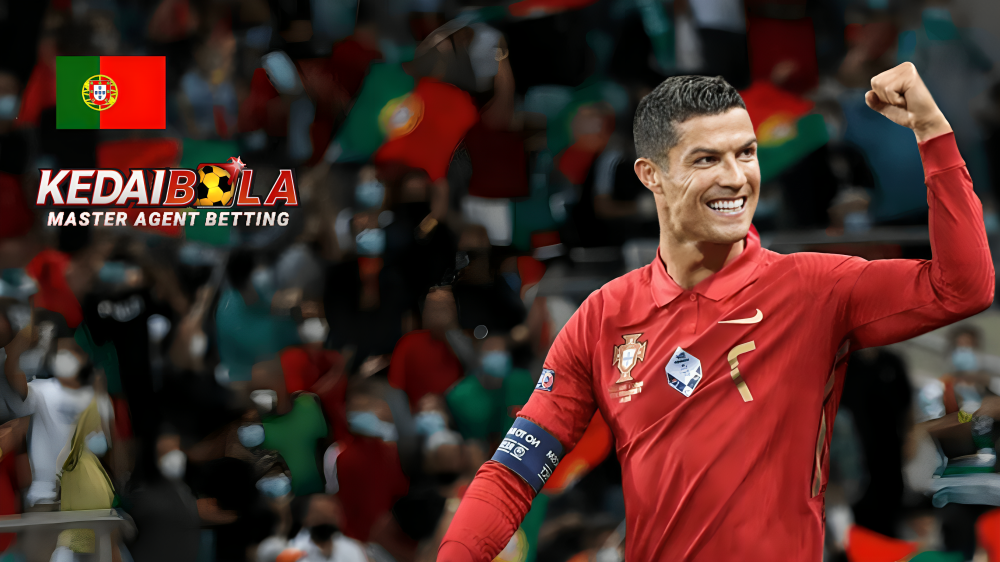 Penyerbu lapangan yang masuk ke lapangan saat pertandingan Nations League antara Portugal dan Skotlandia mengatakan dia berlari ke arah Cristiano Ronaldo “bagaikan seorang kekasih”.