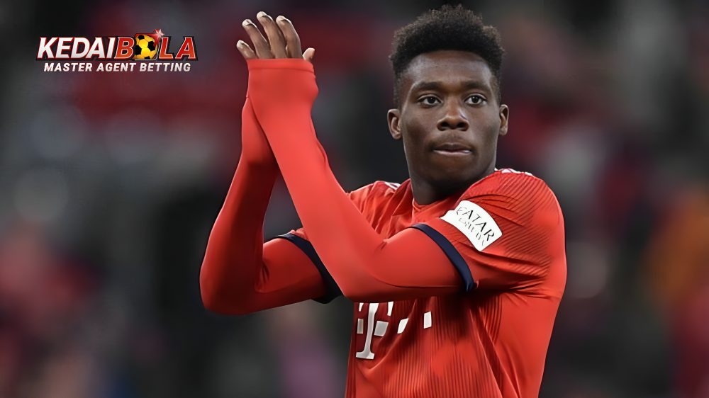 Barcelona dikabarkan tengah mempertimbangkan untuk mendatangkan bintang Bayern Munich Alphonso Davies dan Jonathan Tah dari Bayer Leverkusen pada musim panas mendatang.