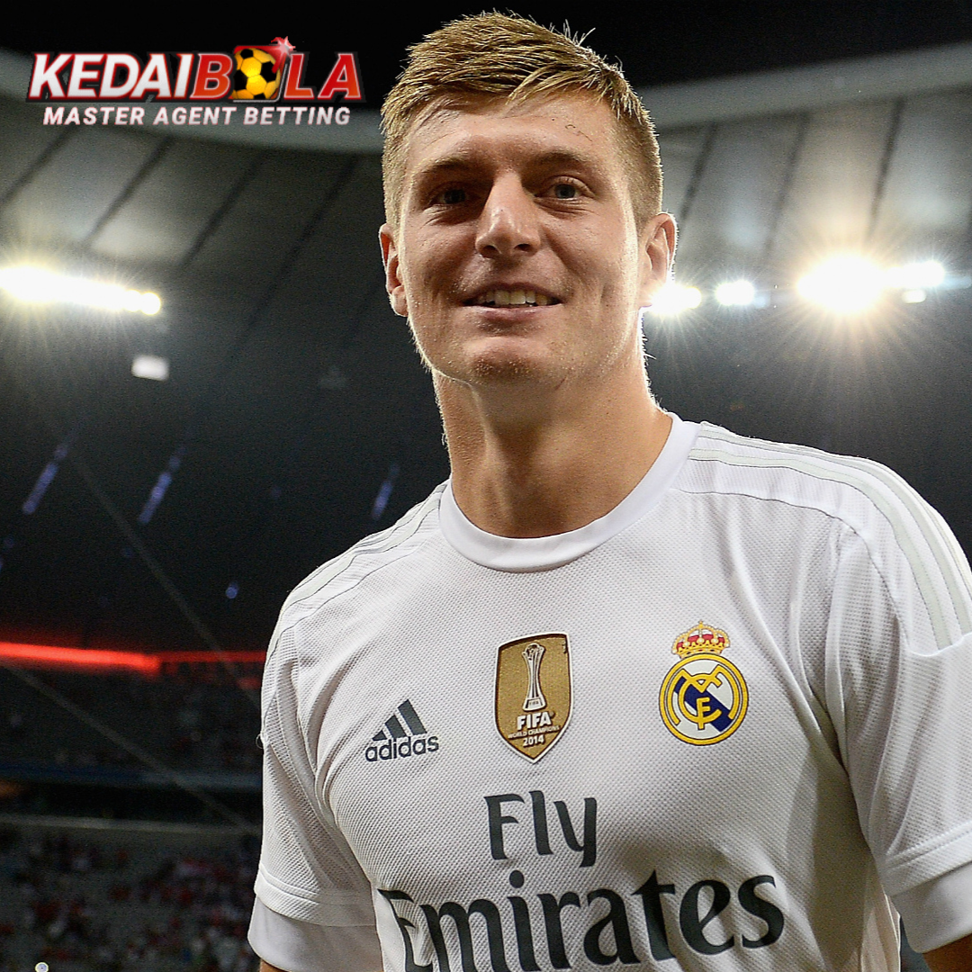 Toni Kroos berseloroh takut bakal diculik Carlo Ancelotti jika ia kembali ke Real Madrid