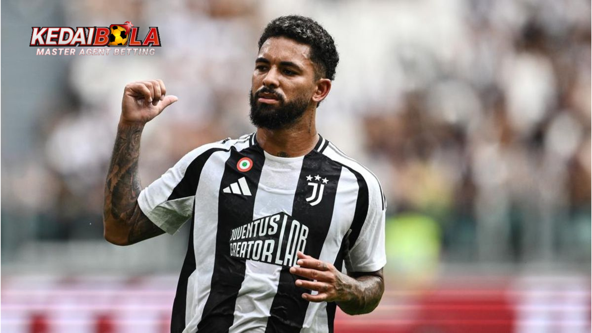 Douglas Luiz dikecam oleh media Italia karena penampilannya yang kurang mengesankan sejak bergabung dengan Juventus dari Aston Villa bersama sang pacar, Alisha Lehmann