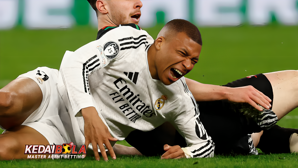 Kylian Mbappe dicemooh oleh para penggemar Real Madrid saat bintang yang terkena sanksi itu menonton pertandingan La Liga melawan Athletic Club beberapa hari setelah tersingkir dari Liga Champions melawan Arsenal