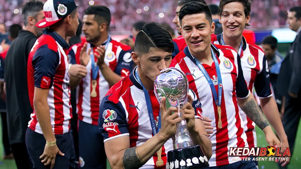 Chivas dikabarkan mempertimbangkan pemain internasional Meksiko César Montes sebagai bala bantuan pertahanan menjelang Apertura 2025