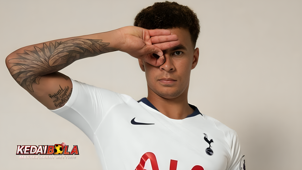 Dele Alli menunjukkan cintanya kepada Tottenham dengan respons emosional saat para penggemar Spurs meneriakkan namanya menjelang pertandingan semifinal Liga Europa melawan Bodo/Glimt