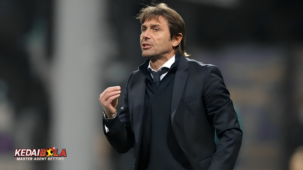 Antonio Conte bersiap untuk hengkang dari Napoli setelah sukses meraih gelar Serie A karena Massimiliano Allegri sudah bersiap untuk menggantikan mantan bos Chelsea tersebut
